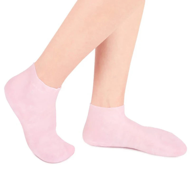 Say goodbye to cracked heels and dry foot skin with our Moisturizing Gel Heel Socks. Made from soft, breathable silicone, these anti-slip socks help repair heel cracks, soften dead skin, and protect your feet. Perfect for pampering and soothing your feet at home.