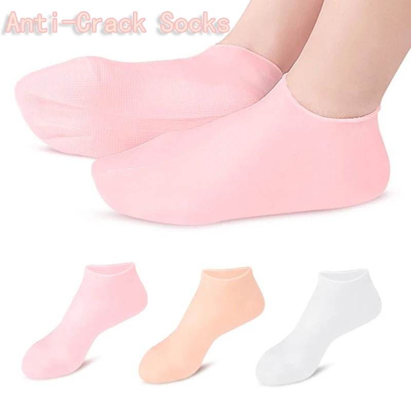 Say goodbye to cracked heels and dry foot skin with our Moisturizing Gel Heel Socks. Made from soft, breathable silicone, these anti-slip socks help repair heel cracks, soften dead skin, and protect your feet. Perfect for pampering and soothing your feet at home.