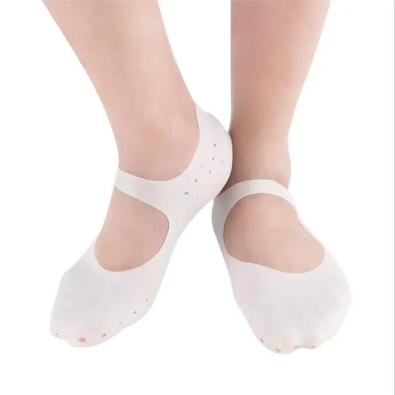 Revive and soothe your feet with our Moisturizing Gel Heel Socks. Designed for cracked skin care, these breathable silicone socks provide deep hydration and protection, helping to restore your feet to soft, smooth health. Available in sizes for both men and women. Perfect for foot care, pedicure health, and massaging bliss!